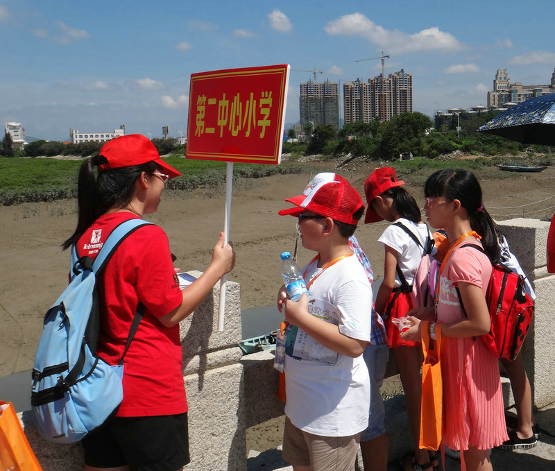 我院大学生开展“爱鲎守鲎 保护湿地 你我先行”活动