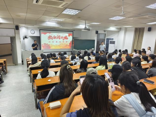 我院召开2025级新生国防教育...